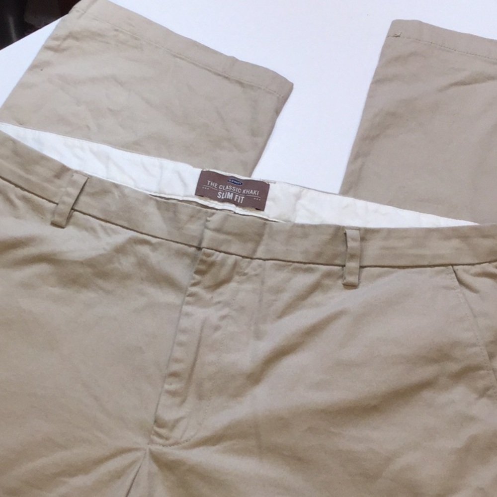 Old Navy Men’s khaki slim fit 42/36